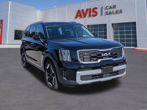 Used 2025 Kia Telluride S FWD image 3