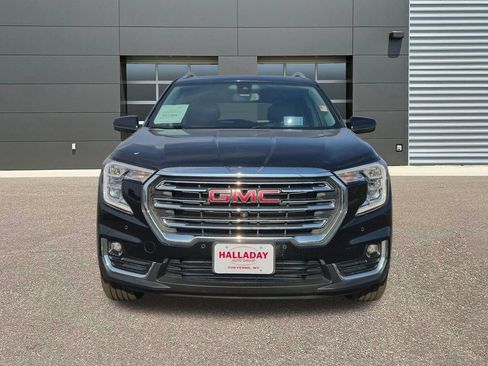 Used 2022 GMC Terrain SLT w/ Infotainment Package II AWD/4WD image 2