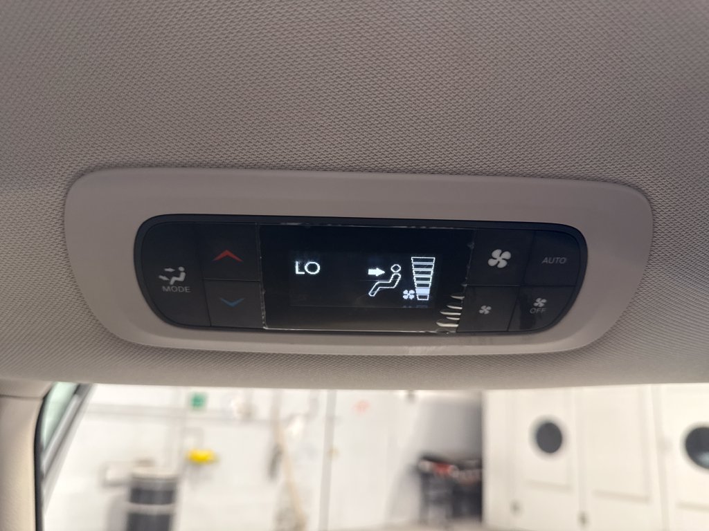 Used 2023 Chrysler Pacifica Touring-L FWD image 42