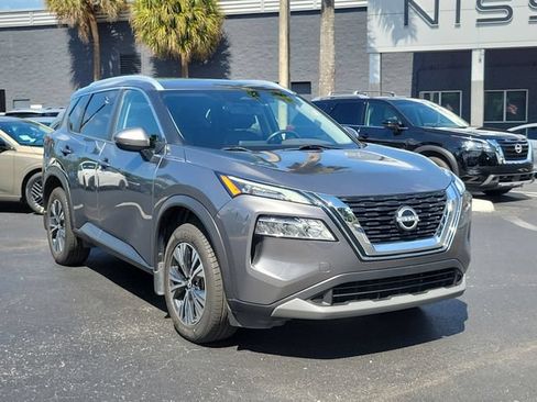 Used 2022 Nissan Rogue SV w/ SV Premium Package FWD image 3