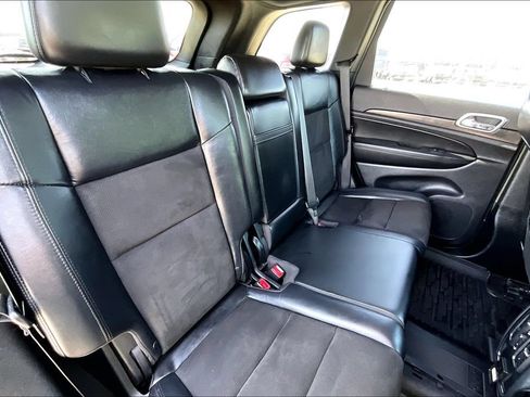 Used 2018 Jeep Grand Cherokee Altitude RWD image 22