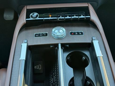 Certified 2025 Lincoln Navigator L Reserve AWD/4WD image 15