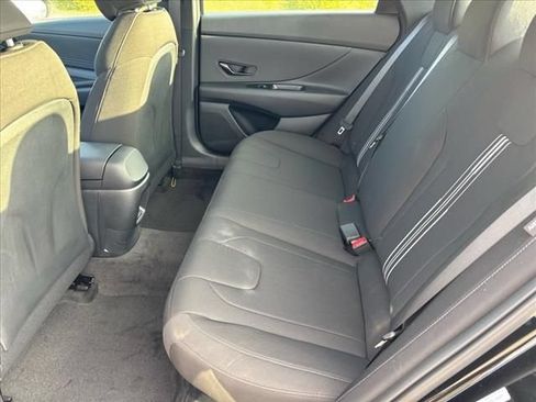 Certified 2025 Hyundai Elantra SEL FWD image 16