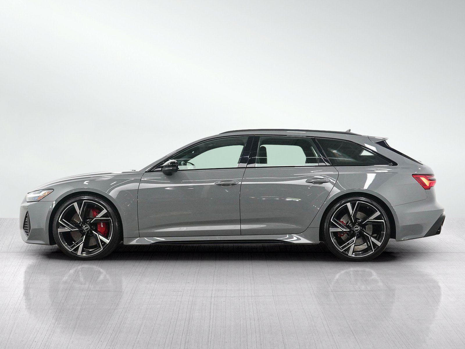 Used 2021 Audi RS 6 AWD/4WD image 2