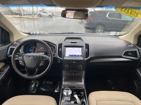 Used 2020 Ford Edge SE image 18