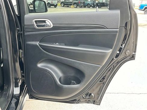 Used 2022 Jeep Grand Cherokee Laredo E image 9