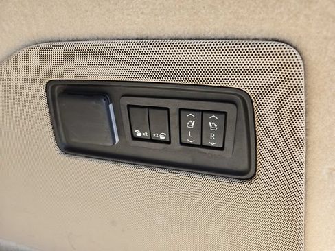 Used 2023 Cadillac Escalade ESV Premium Luxury AWD/4WD image 37