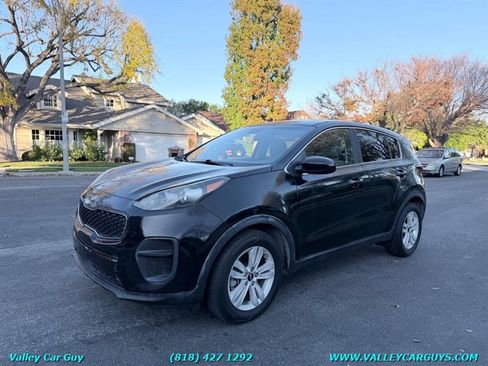 Used 2017 Kia Sportage LX image 2