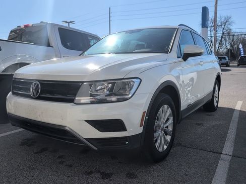 Used 2018 Volkswagen Tiguan SE w/ Panoramic Sunroof Package image 4