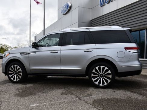 Used 2022 Lincoln Navigator Reserve AWD/4WD image 3