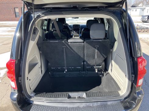 Used 2018 Dodge Grand Caravan SXT image 16