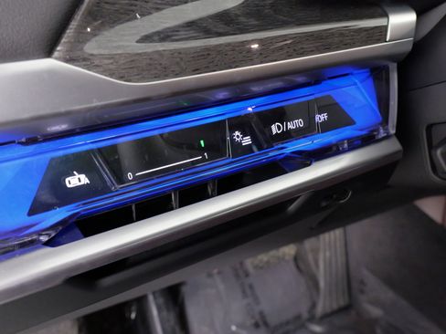 Used 2024 BMW i7 xDrive60 w/ Executive Package image 43