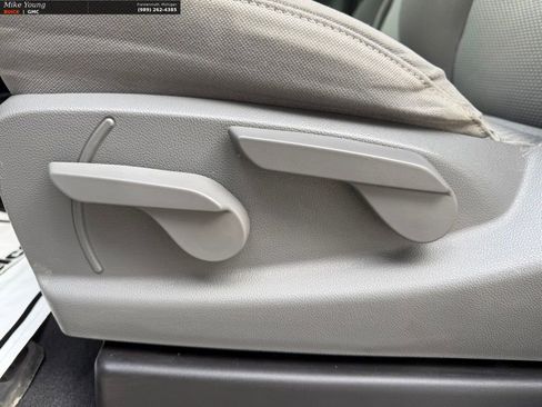 Used 2018 Chevrolet Silverado 1500 Custom w/ Custom Value Package image 16