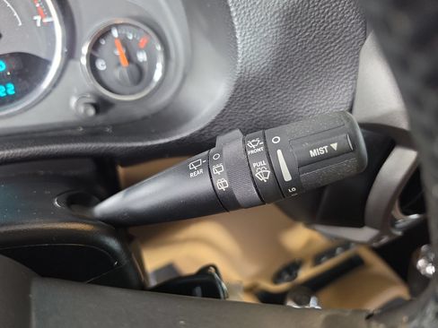 Used 2014 Jeep Wrangler Unlimited Sahara w/ Connectivity Group AWD/4WD image 21