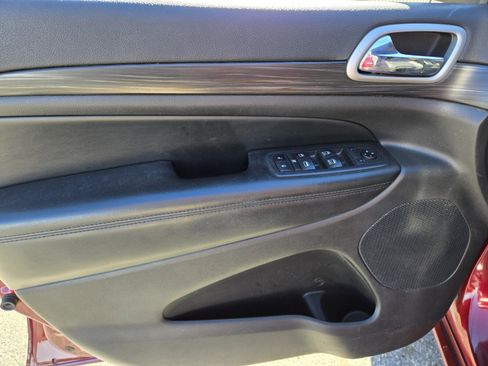 Used 2019 Jeep Grand Cherokee Altitude image 17