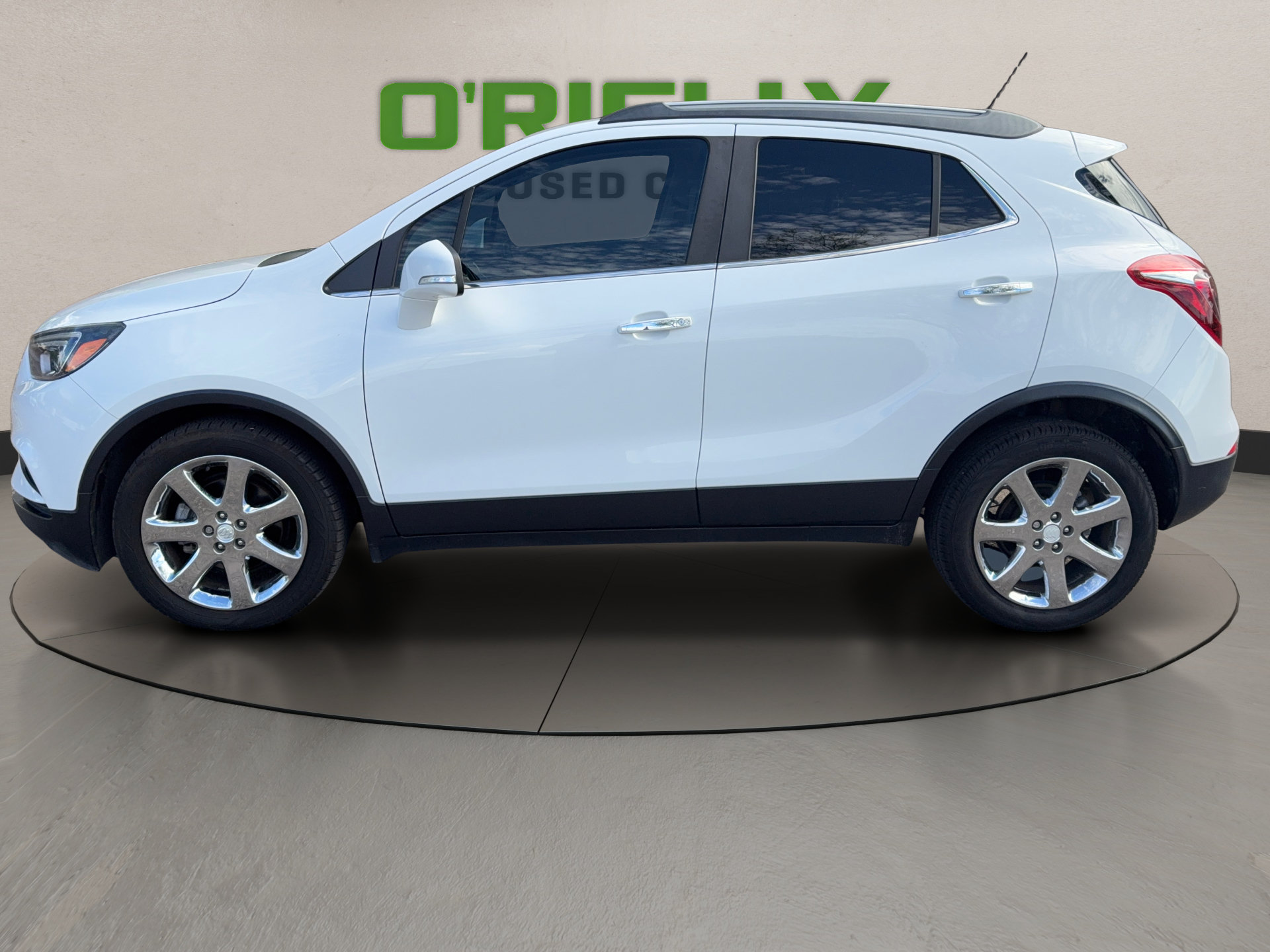 Used 2019 Buick Encore Essence w/ Experience Buick Package FWD image 2