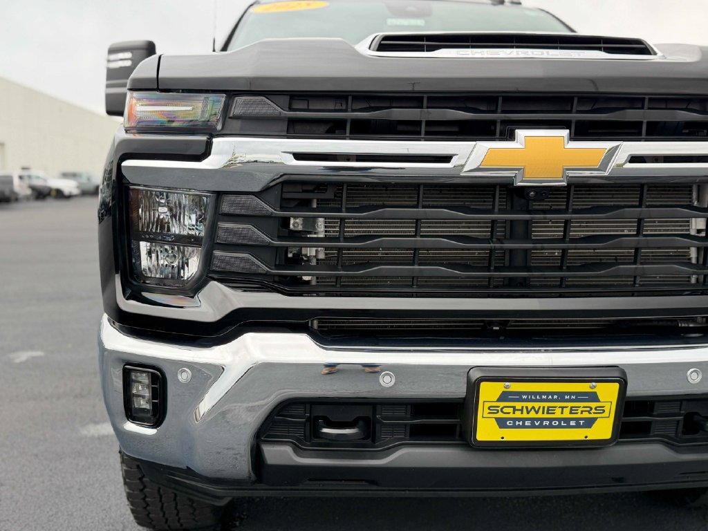Used 2025 Chevrolet Silverado 3500 LT w/ All Star Edition AWD/4WD image 4