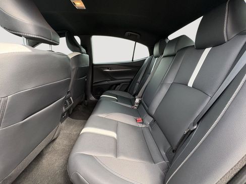 Used 2025 Toyota Camry SE image 21