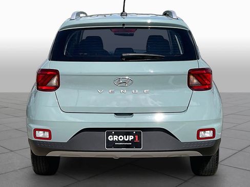 Used 2025 Hyundai Venue SEL FWD image 5