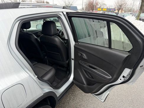 Used 2022 Chevrolet Trax LT w/ LT Convenience Package image 20