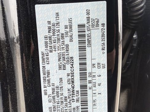 Used 2025 Ford F450 Platinum w/ FX4 Off-Road Package image 39