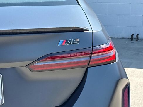 Used 2025 BMW M5 w/ Carbon Package image 9