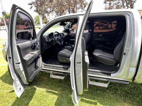 Used 2020 Toyota Tacoma TRD Sport w/ Technology Package AWD/4WD image 22