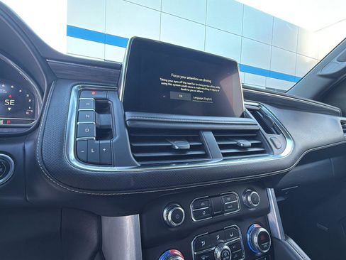 Used 2022 GMC Yukon XL SLT w/ SLT Luxury Package image 14