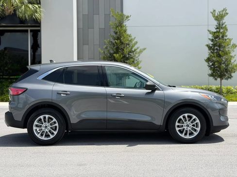 Used 2022 Ford Escape SE w/ Convenience Package FWD image 4