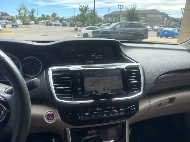 Used 2017 Honda Accord Touring image 14