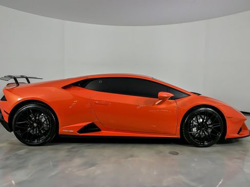 Used 2021 Lamborghini Huracan EVO image 14