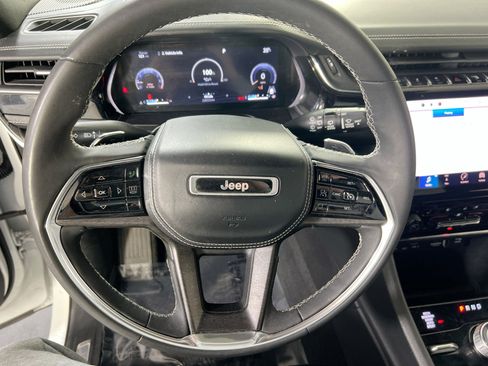 Used 2023 Jeep Grand Cherokee Overland image 11