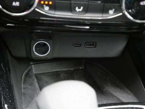 Used 2024 Chevrolet Trax RS w/ Sunroof Package FWD image 19