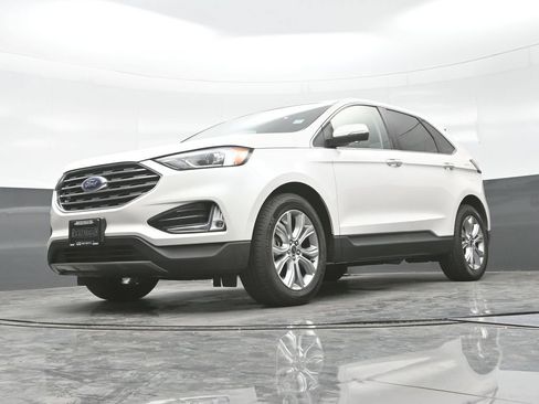 Used 2019 Ford Edge Titanium w/ Cold Weather Package AWD/4WD image 29