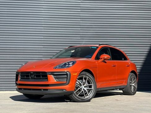 Certified 2025 Porsche Macan image 1