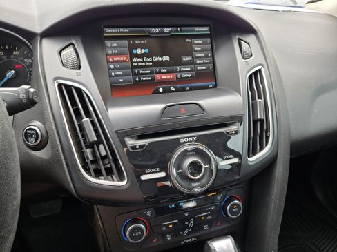 Used 2015 Ford Focus Titanium w/ Titanium Cold Weather Package FWD image 17