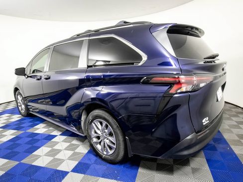 Used 2024 Toyota Sienna LE FWD image 7