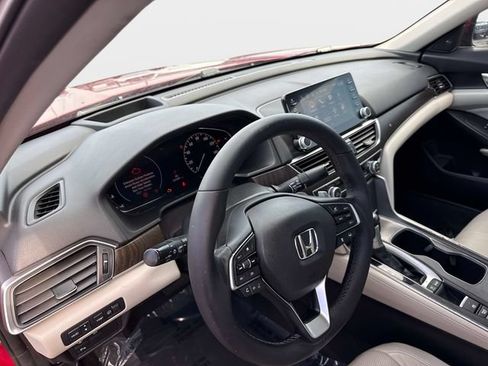 Used 2018 Honda Accord Touring image 19
