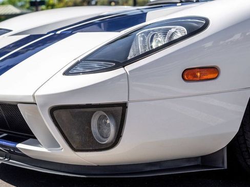 Used 2005 Ford GT RWD image 13