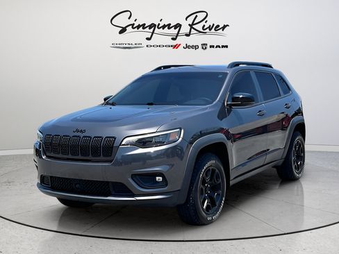 Used 2022 Jeep Cherokee Latitude AWD/4WD image 3