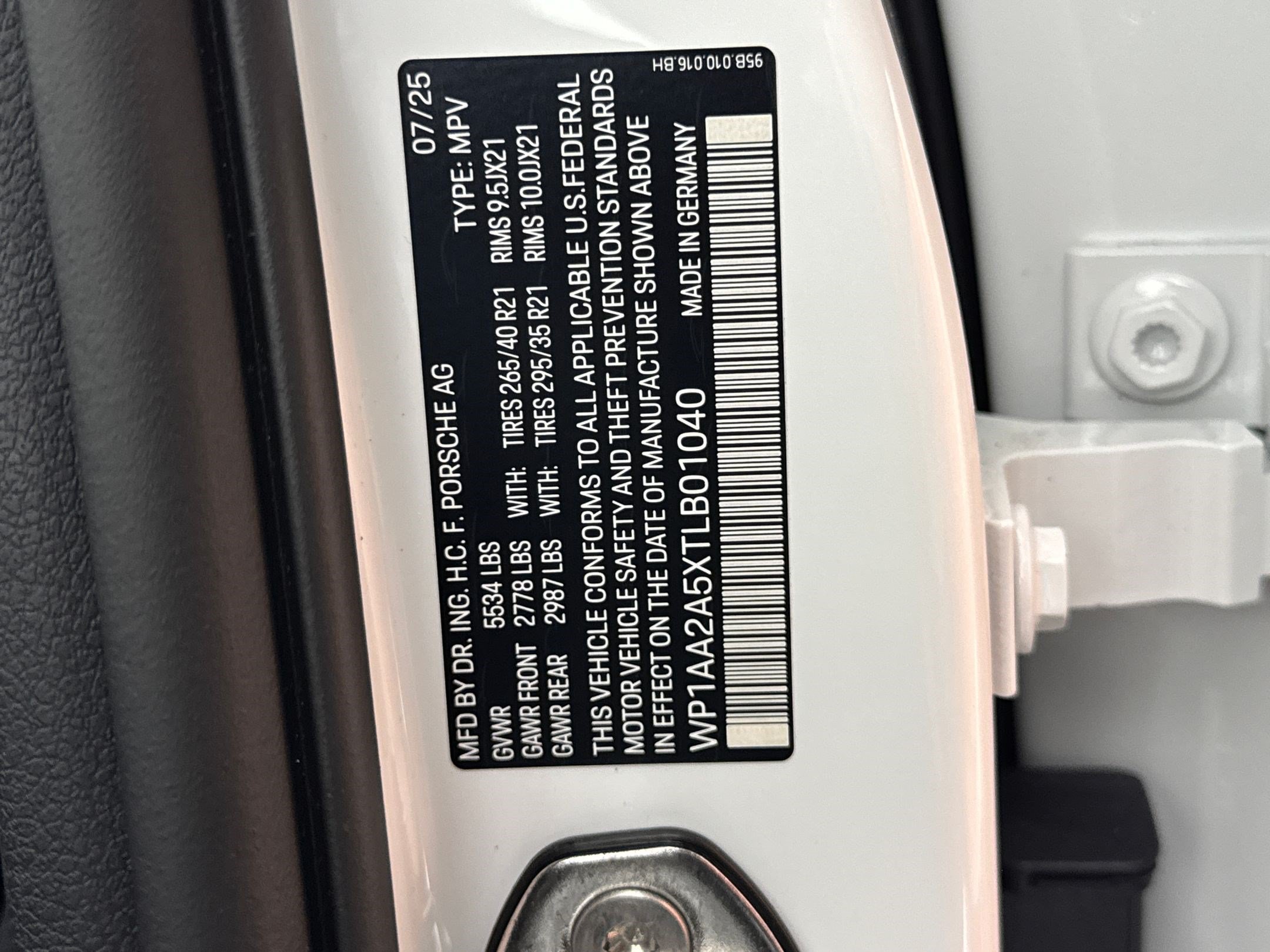 Certified 2026 Porsche Macan AWD/4WD image 29