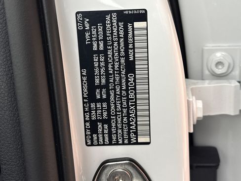Certified 2026 Porsche Macan AWD/4WD image 29