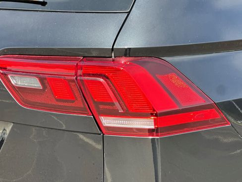 Used 2020 Volkswagen Tiguan SEL image 33