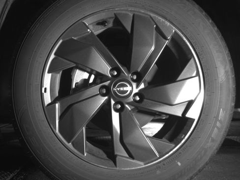 Used 2025 Nissan Rogue SV image 12