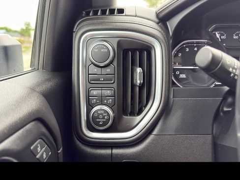 Used 2022 GMC Sierra 3500 SLE w/ SLE Convenience Package AWD/4WD image 18
