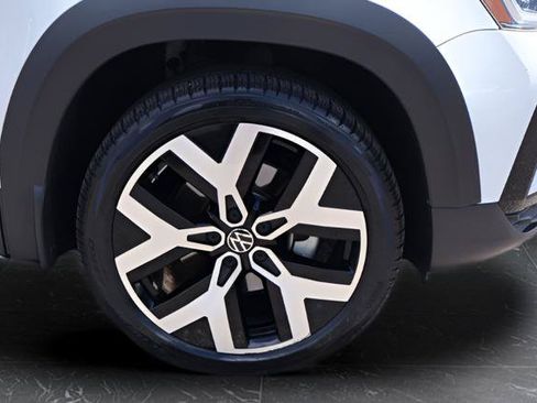 Certified 2022 Volkswagen Taos SEL AWD/4WD image 11