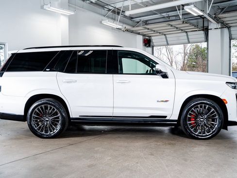 Used 2023 Cadillac Escalade V w/ LPO, ONYX Package image 5