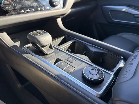 Used 2023 Nissan Pathfinder SL image 27