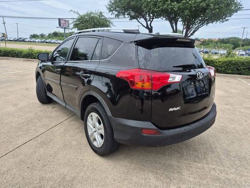 Used 2014 Toyota RAV4 LE FWD image 8