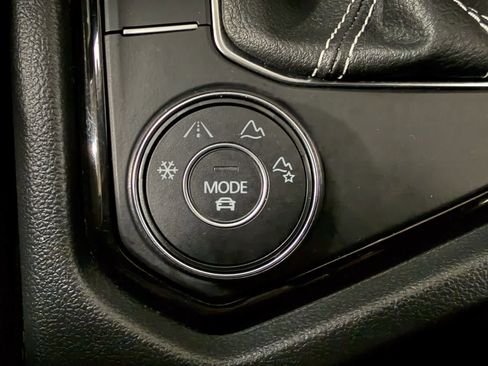 Used 2024 Volkswagen Taos SE AWD/4WD image 25